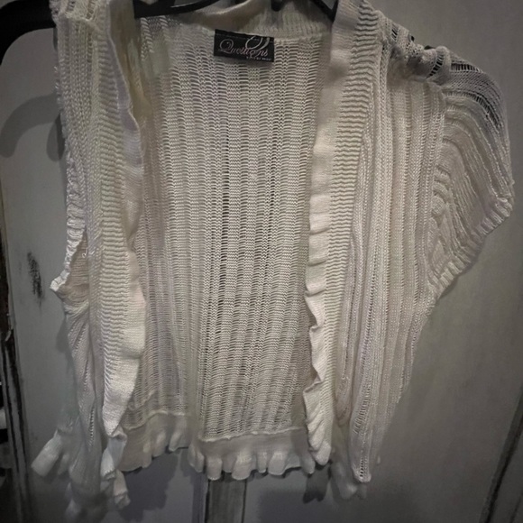 White lightweight top - Picture 1 of 2